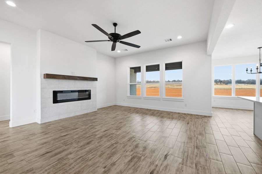 Spacious, unfurnished interior of a new home in Taylor Ranch, Springtown (Image 19).