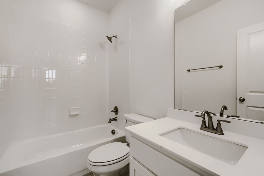 826 Stone Grove - Full Bathroom 826 Stone Grove - Full Bathroom