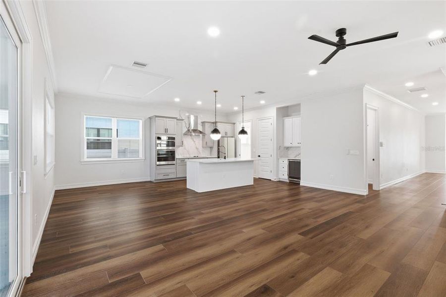 Spacious, unfurnished interior of a new home in , St. Petersburg (Image 38).