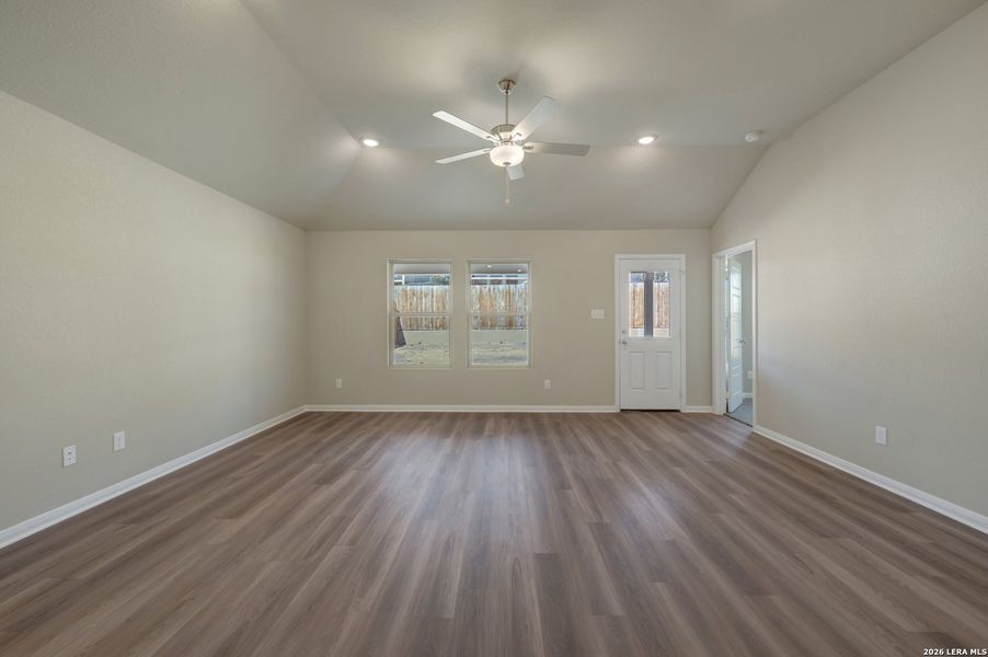 Spacious, unfurnished interior of a new home in Hunters Ranch, San Antonio (Image 43).