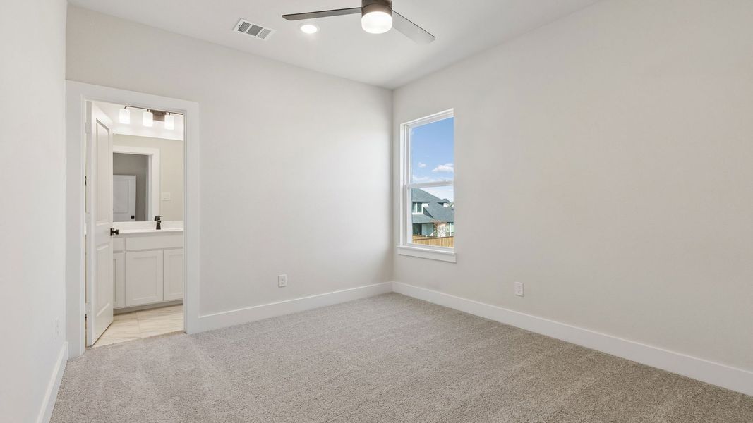 Spacious, unfurnished interior of a new home in Prosper Ridge, Prosper (Image 25).