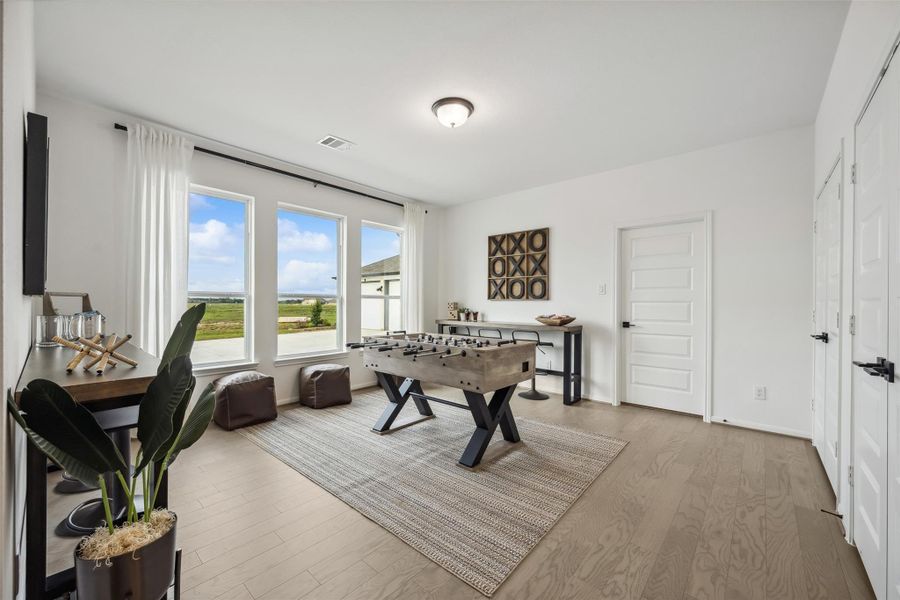 Versatile activity room (*Photo not of actual home and used for illustration purposes only.) Versatile activity room (*Photo not of actual home and used for illustration purposes only.)