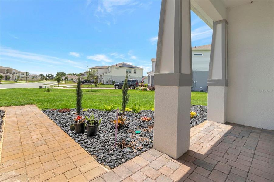 Exterior details and patio area of a home in , Orlando (Image 38).