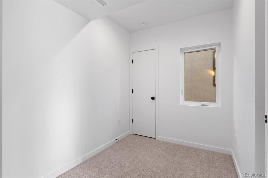 Bonus room that can be used as nursery, office or walk in closet