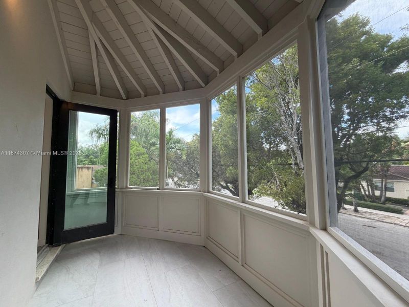 Exterior details and patio area of a home in , Miami (Image 24).