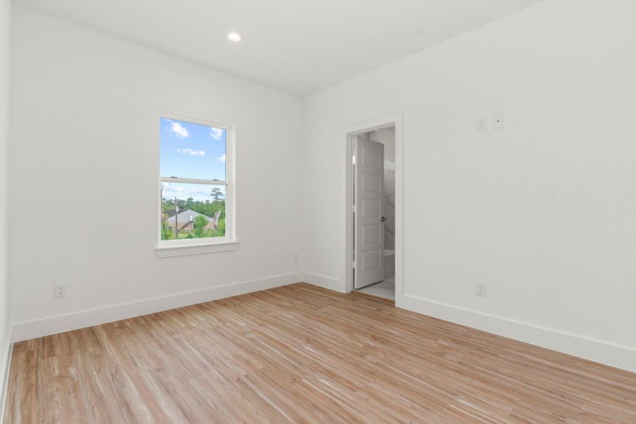 Spacious, unfurnished interior of a new home in , Houston (Image 23).