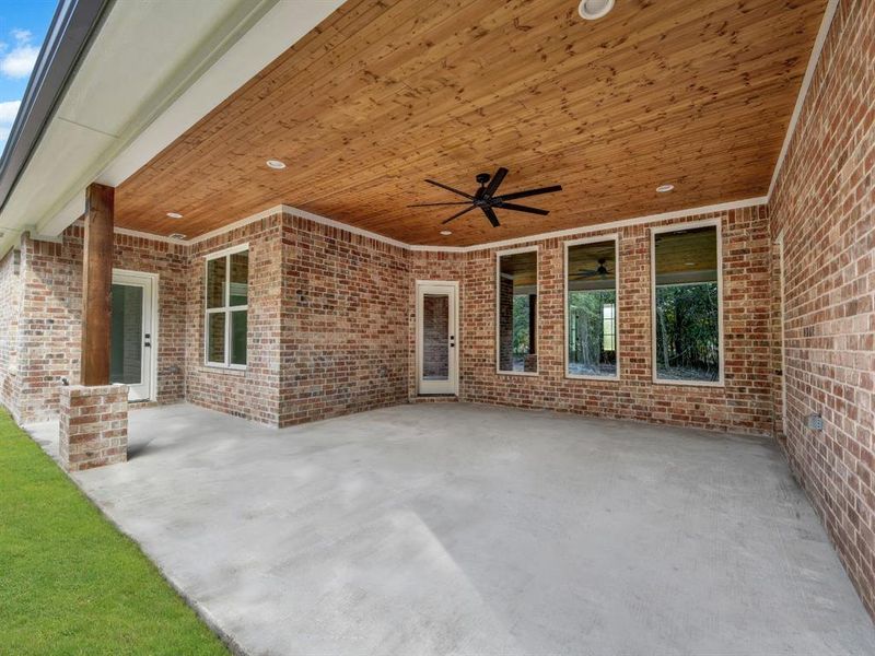 Exterior details and patio area of a home in , Weatherford (Image 4).