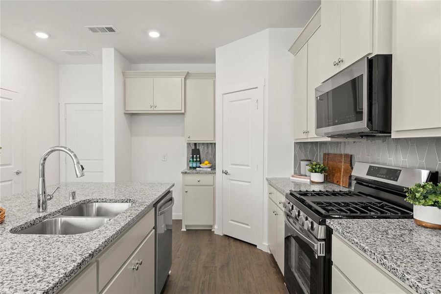 1835 Azalea_2282_Cypress_Kitchen (4)