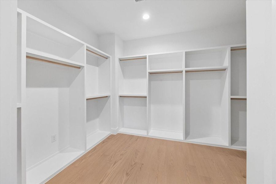 Spacious, unfurnished interior of a new home in , Houston (Image 20).
