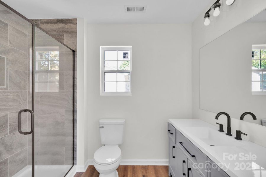 Master Stand-up Shower Master Stand-up Shower