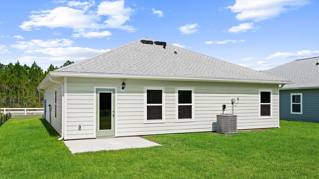 Exterior details and patio area of a home in Buffer Farms, Port Saint Joe (Image 4).