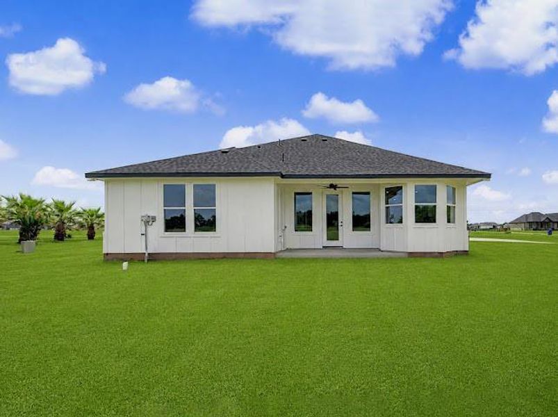 Exterior details and patio area of a home in , Angleton (Image 3).