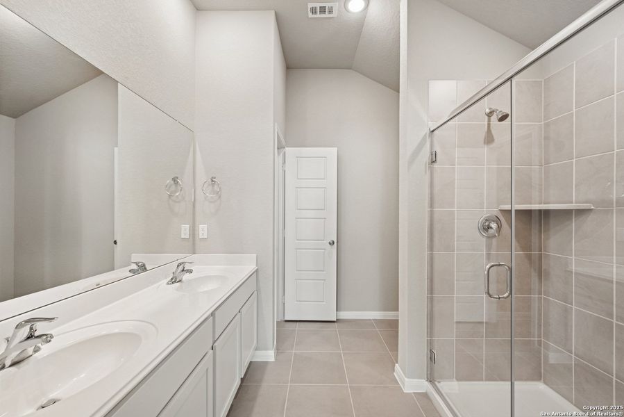 Furnished interior view inside a new home in Greenspoint Heights, Seguin (Image 10).