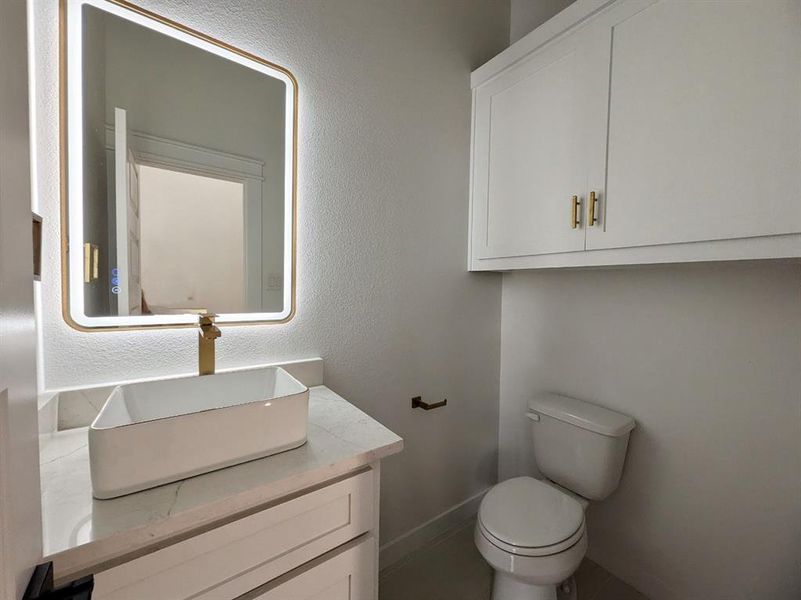 Furnished interior view inside a new home in , Dallas (Image 10).