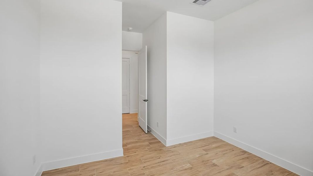 Spacious, unfurnished interior of a new home in Riceland 60',65',70', Mont Belvieu (Image 40).