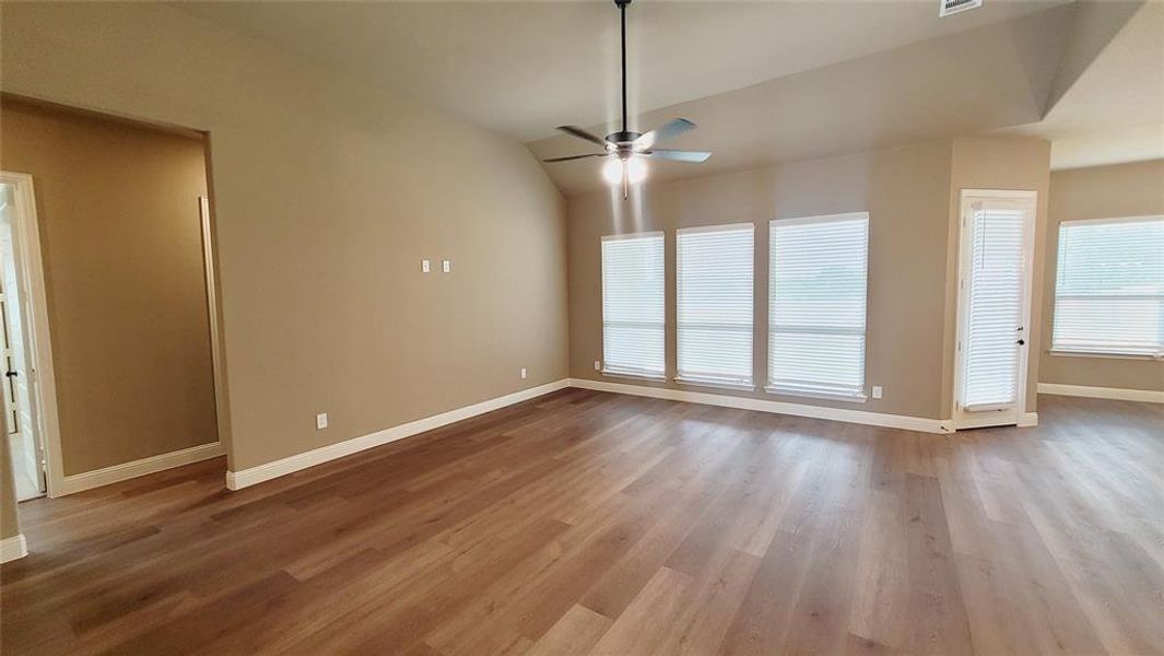 Spacious, unfurnished interior of a new home in , DeSoto (Image 27).