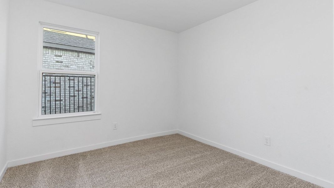 Representative unfurnished interior of a home built from the Huntsville by D.R. Horton in Marlow Lake, Texas City (Image 25).
