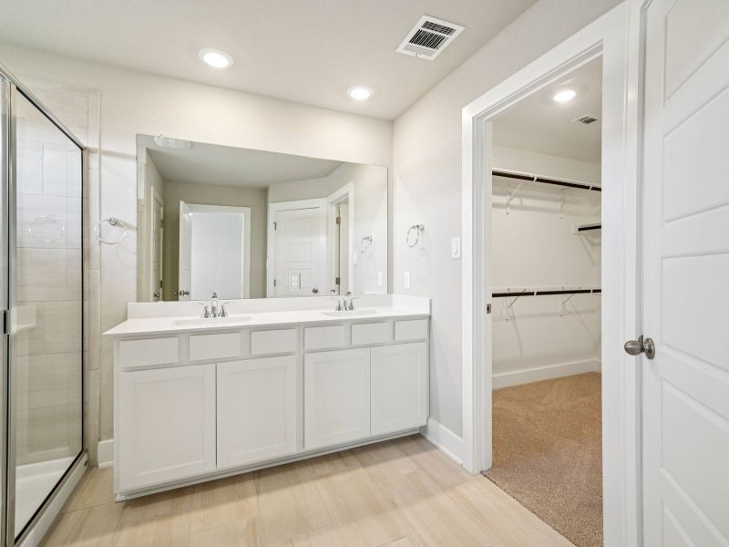 Primary suite bathroom in the Red River floorplan at a Meritage Homes community.