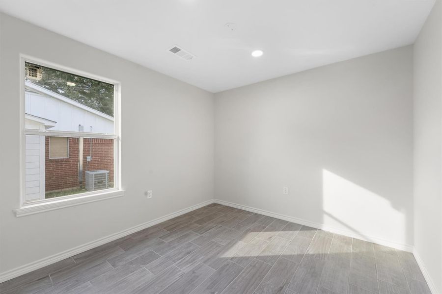 Spacious, unfurnished interior of a new home in , Dayton (Image 15).