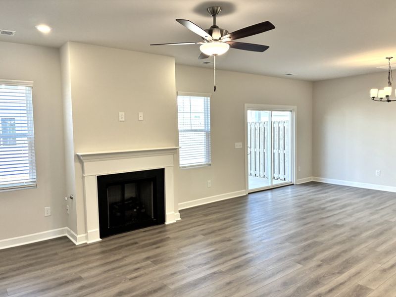 Spacious, unfurnished interior of a new home in Holly Ridge, Greenville (Image 12).