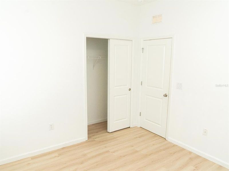 Spacious, unfurnished interior of a new home in Cypress Park Estates, Haines City (Image 24).