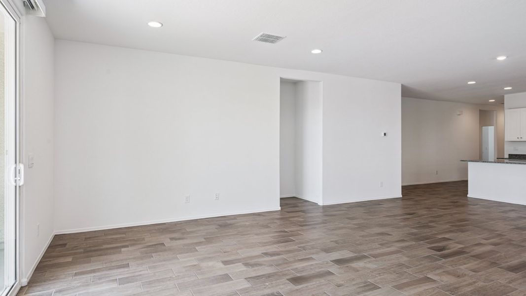Spacious, unfurnished interior of a new home in Moonlight, Maricopa (Image 14).