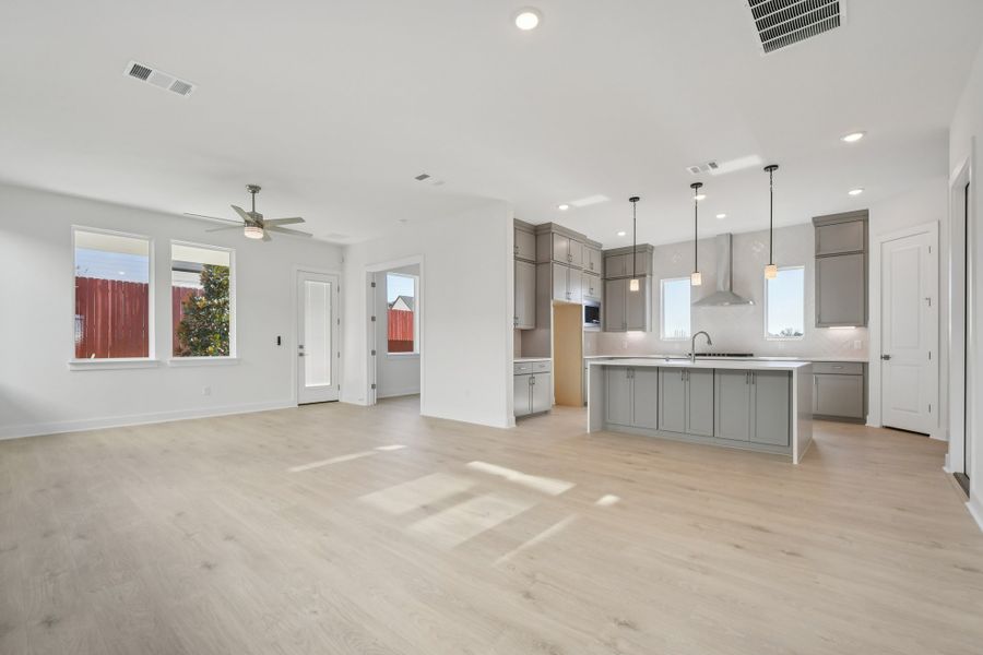 Spacious, unfurnished interior of a new home in Foxfield, Austin (Image 44).