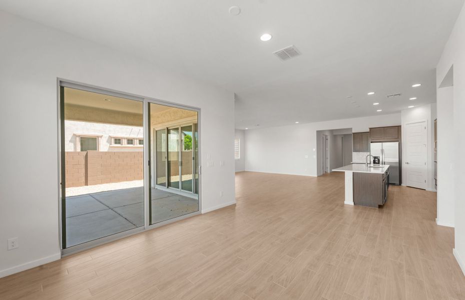 Spacious, unfurnished interior of a new home in Soleo, San Tan Valley (Image 19).