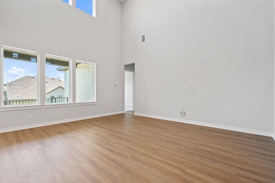 Spacious, unfurnished interior of a new home in Lariat, Liberty Hill (Image 32).