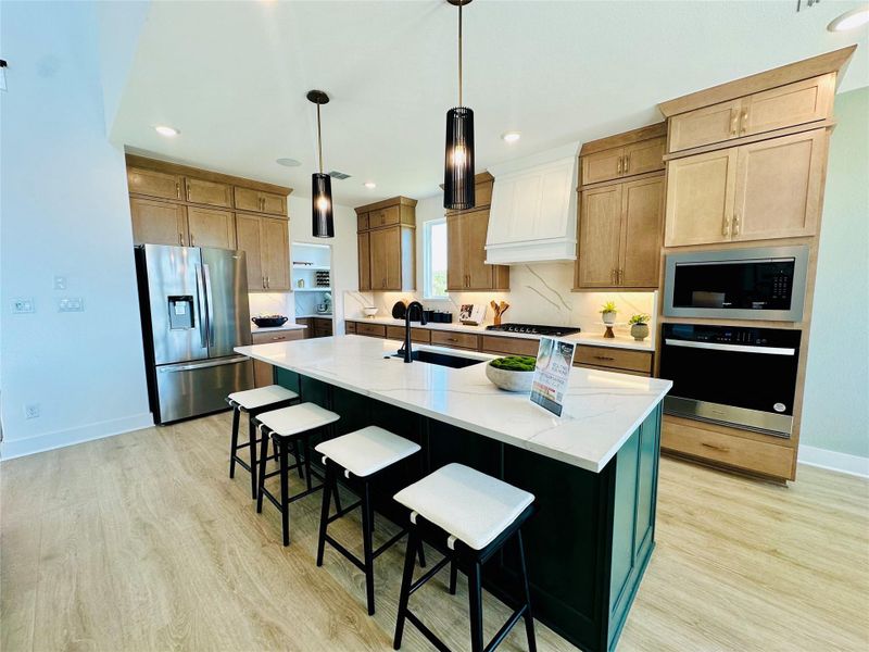 Light & Bright Kitchen with large island