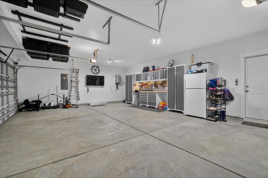 Spacious, unfurnished interior of a new home in Hewing Farms, Summerville (Image 24).