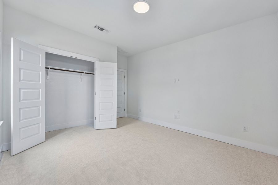 Spacious, unfurnished interior of a new home in Sauls Ranch, Round Rock (Image 24).