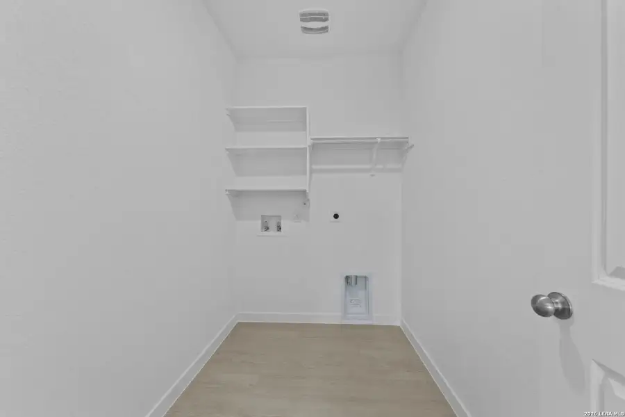 Spacious, unfurnished interior of a new home in Brookmill, San Antonio (Image 15).