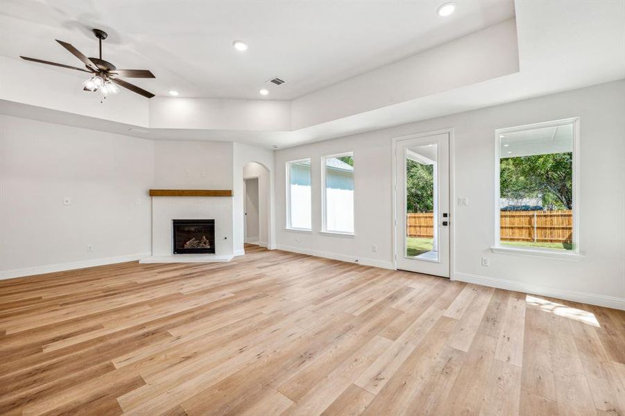 Spacious, unfurnished interior of a new home in , Aledo (Image 20).