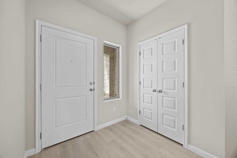 Spacious, unfurnished interior of a new home in Trinity Ranch, Elgin (Image 16).