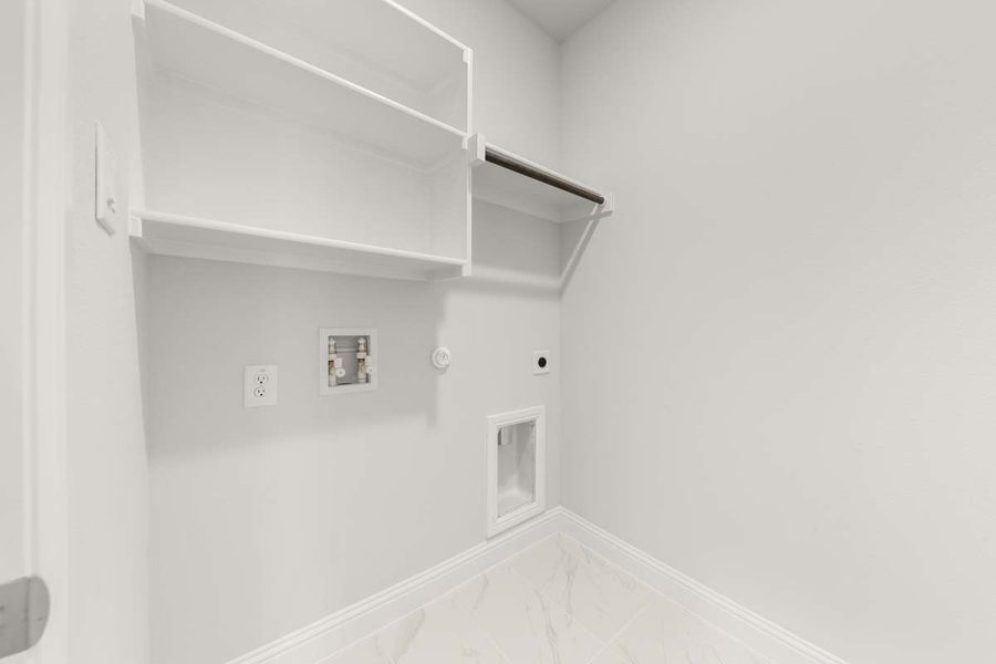 Spacious, unfurnished interior of a new home in Keeneland, Aubrey (Image 41).