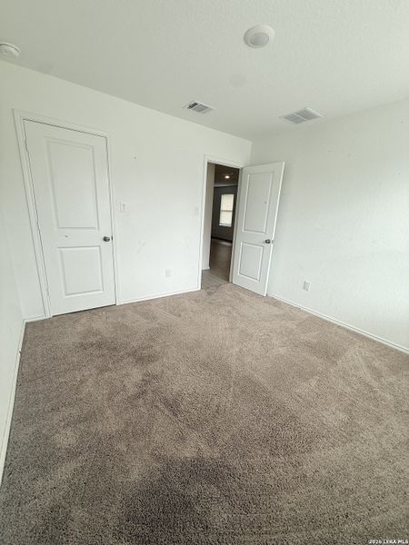 Spacious, unfurnished interior of a new home in Crescent Hills: Stonehill Collection, San Antonio (Image 11).