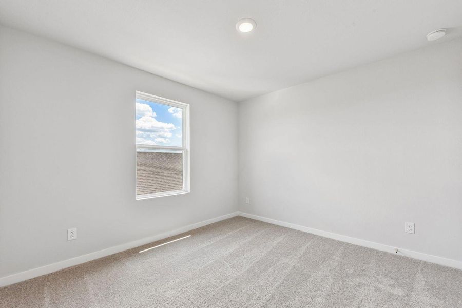 Spacious, unfurnished interior of a new home in Trinity Ranch, Elgin (Image 24).