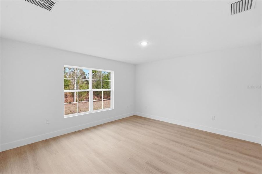 Spacious, unfurnished interior of a new home in , Sebring (Image 19).