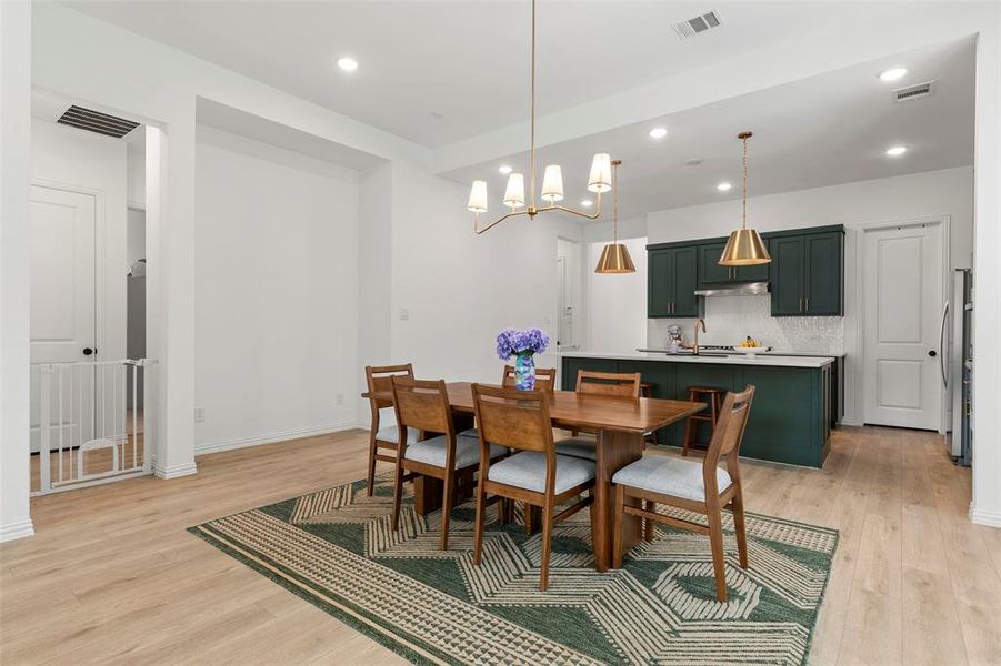 Furnished interior view inside a new home in Inspiration, Lucas (Image 16).