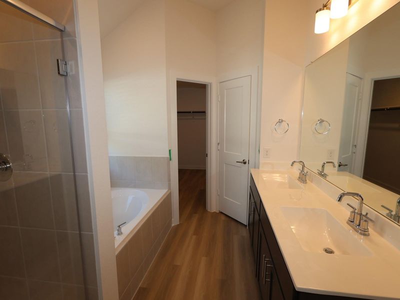 Furnished interior view inside a new home in Miller's Pond, Rosenberg (Image 6).