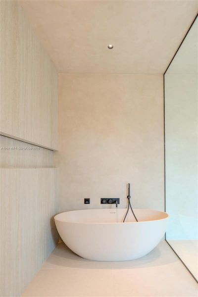 Close-up of interior finishes inside a home in , Fort Lauderdale (Image 13).