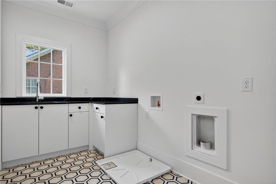 Furnished interior view inside a new home in , Atlanta (Image 36).