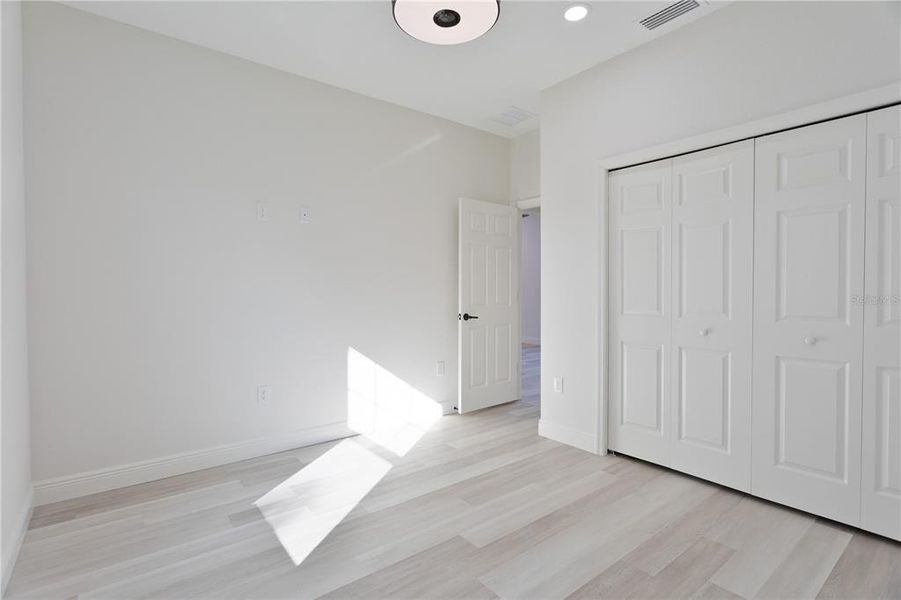Spacious, unfurnished interior of a new home in , Ocala (Image 22).