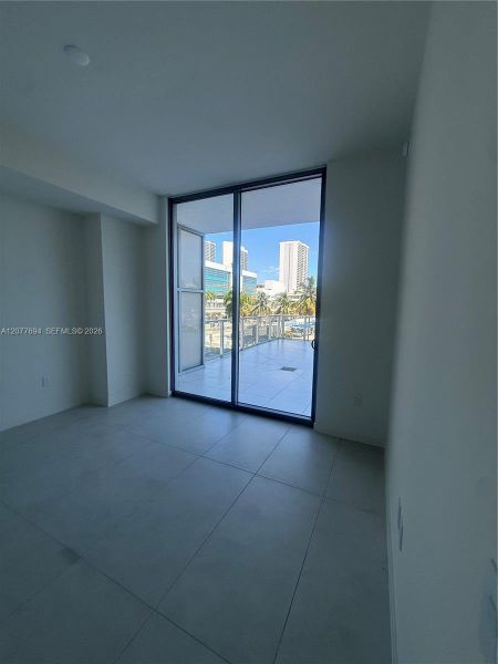 Spacious, unfurnished interior of a new home in , Miami (Image 9).