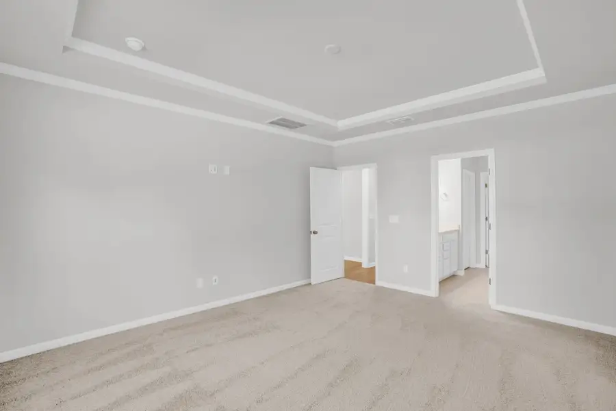 Spacious, unfurnished interior of a new home in Carriage Estates, Lexington (Image 25).