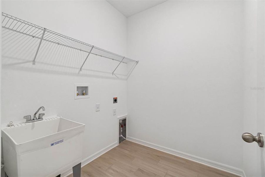 Spacious, unfurnished interior of a new home in Cascades at Southern Hills, Brooksville (Image 20).