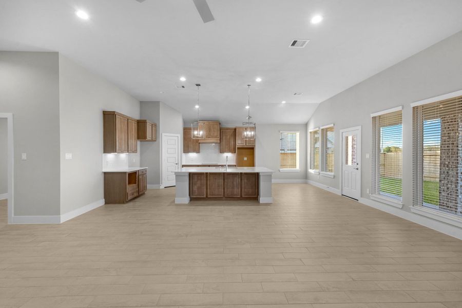 Spacious, unfurnished interior of a new home in Briarwood Crossing, Rosenberg (Image 30).