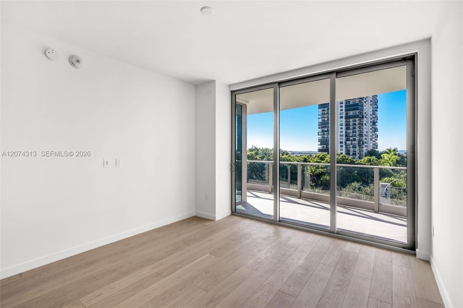 Spacious, unfurnished interior of a new home in , Miami (Image 24).