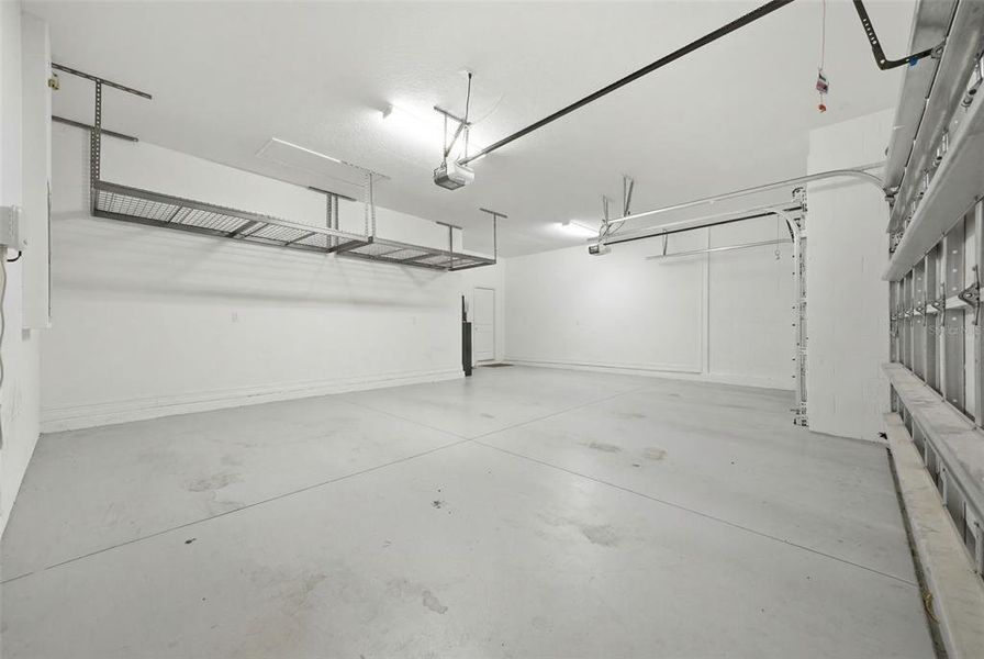 Spacious, unfurnished interior of a new home in , Land O' Lakes (Image 25).